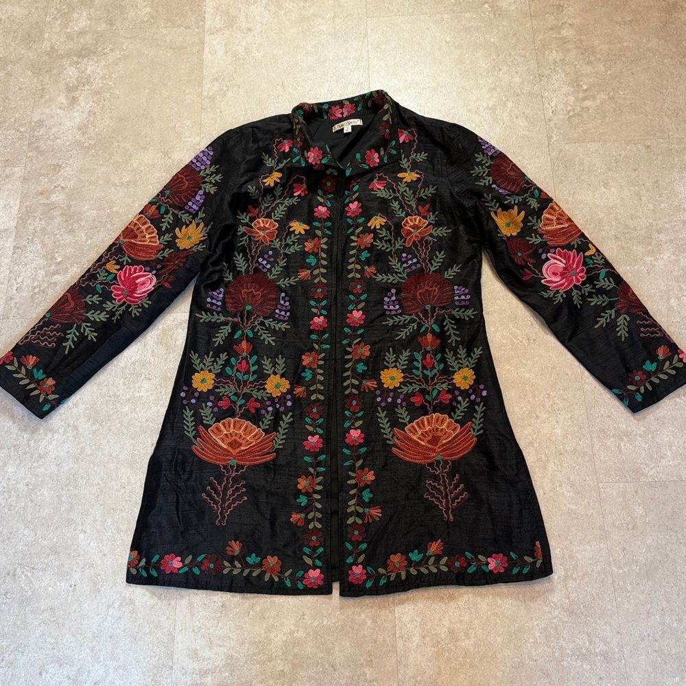 Travelsmith Embroidered Coat Size Medium